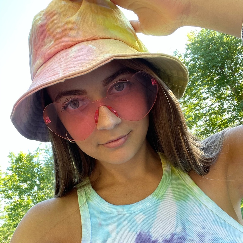 RAINBOW TIE DYE BUCKET HAT